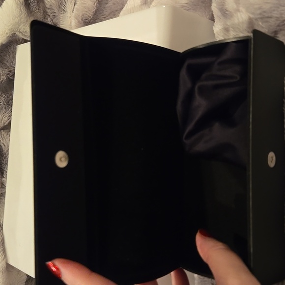 Banana Republic Silver Aviator Sunglasses Brand New In Case - Picture 12 of 15